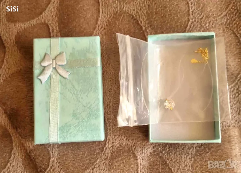 Кристал на силиконова нишка с позлатена закопчалка+кутийка, снимка 1