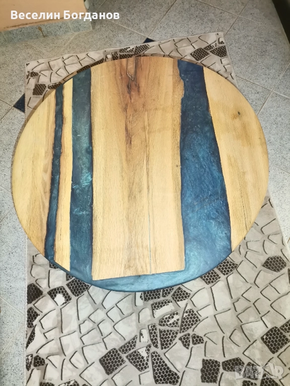Холна масичка червен дъб и епоксидна смола, снимка 1