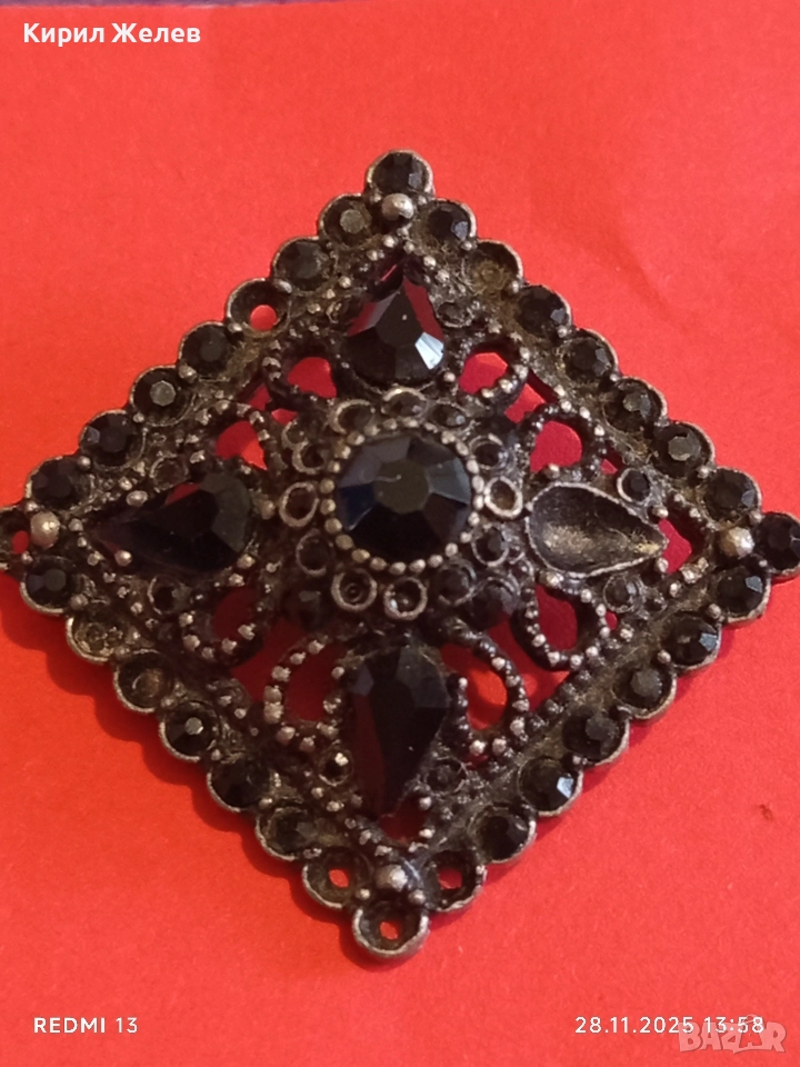 Винтидж брошка с с кристали ЧЕРЕН ОНИКС и филигранна метална основа 52216, снимка 1