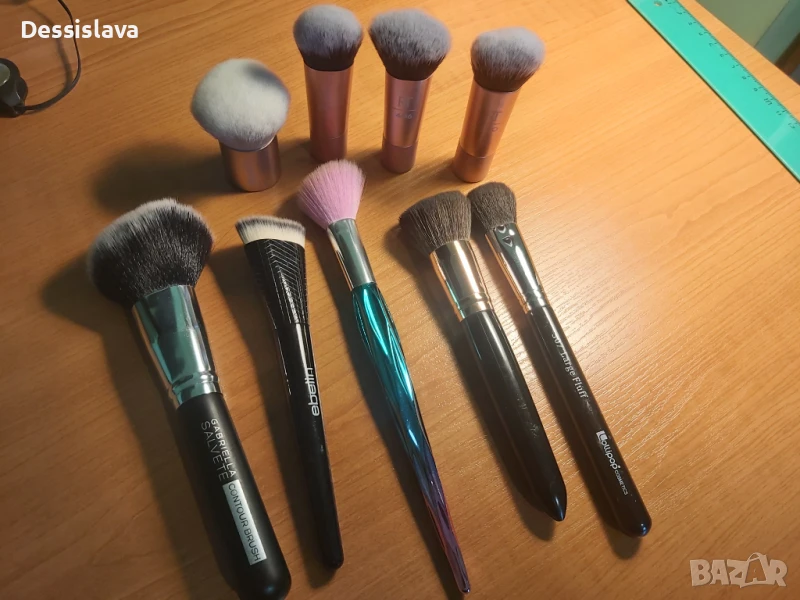 Четки за грим и стойки за бюти блендери, снимка 1