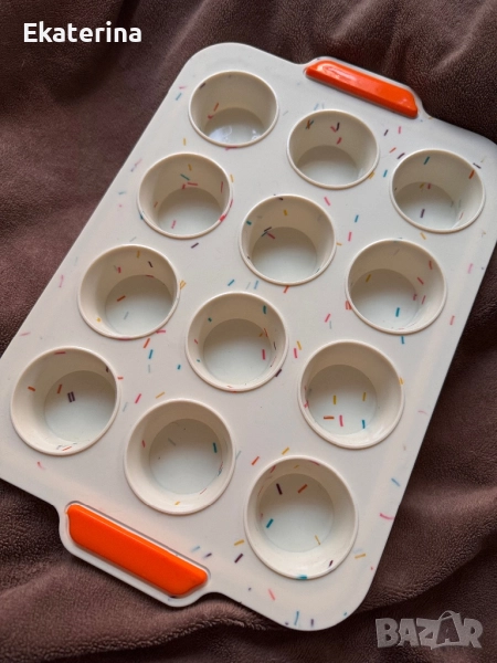 Силиконова форма/ тавичка за печене на мъфини, мини кексчета, бонбони и др., снимка 1