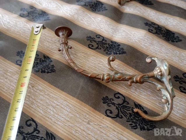Три стари бронзови закачалки, снимка 4 - Други ценни предмети - 50937274