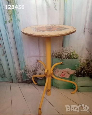 Ръчно изработена масичка от виенска закачалка , снимка 1