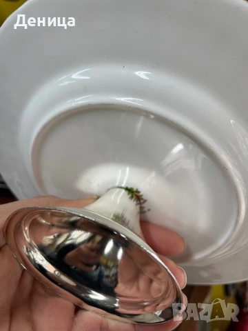 Чиния за красиво поднесени сладкиши от емблематичната серия Old Country Roses на английската марка , снимка 9 - Чинии - 53674459