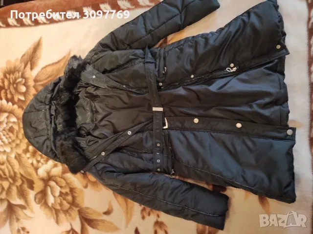 Продавам дамско яке.