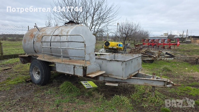 Продават се 2 броя цистерни: Едната с коша е 4.5кубика. Другата 3.2 кубика.