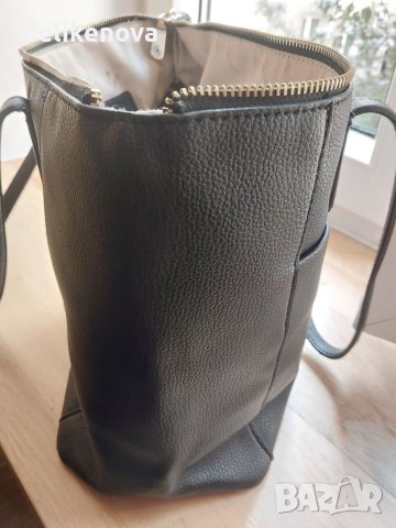 Guess. Original Голяма ежедневна  чанта, снимка 4 - Чанти - 41479499