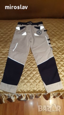 Продавам два модела мъжки бяли работни панталони, снимка 3 - Панталони - 41410925