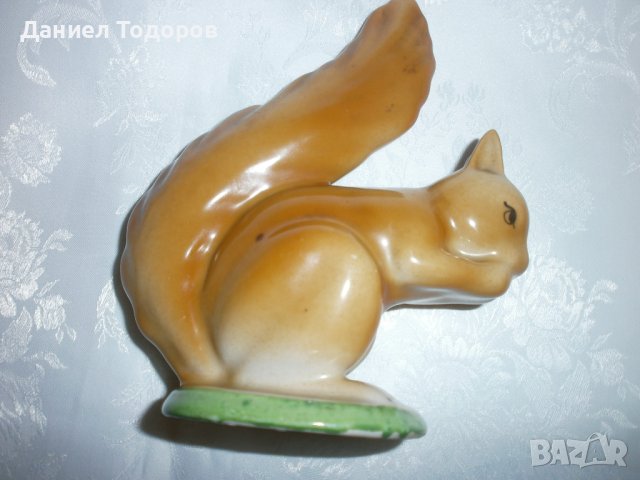 Стара  Българска Порцеланова  Фигура - Катерица - с Маркировка, снимка 6 - Статуетки - 38841630