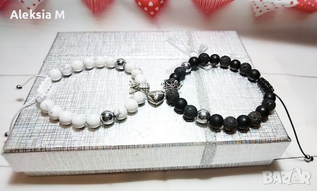 Комплект гривни с естествен камък магнит сърце и корона корони любовно късметче и кутиика , снимка 2 - Гривни - 39388793