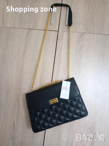 Елегантна дамска чанта със златиста дръжка