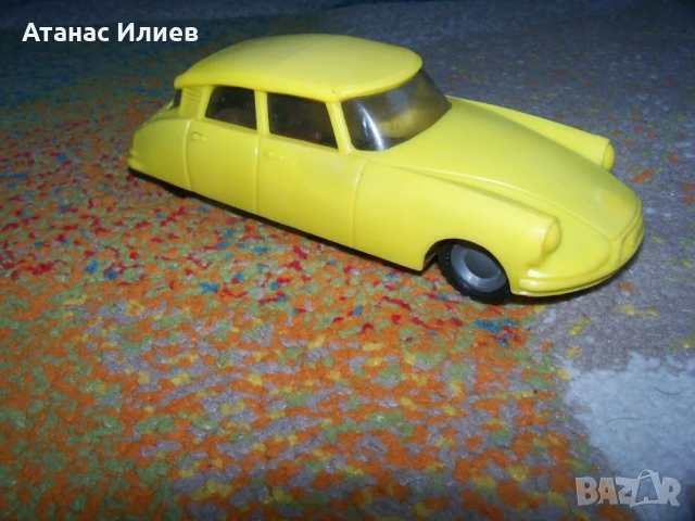 Стара пластмасова количка с инерционен двигател, соц играчка, снимка 7 - Коли, камиони, мотори, писти - 50837352