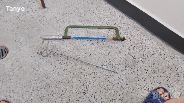 Ножовка и бъркалка.