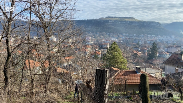 Панорамен Парцел до регулация с гледка към крепост Овеч – Провадия, снимка 3 - Парцели - 53421373