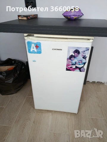 Продавам малък хладилник