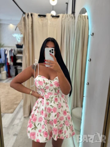 Рокля с флорален десен Бюстие с чашка  