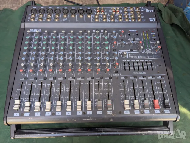 Yamaha EMX2000 powered mixer