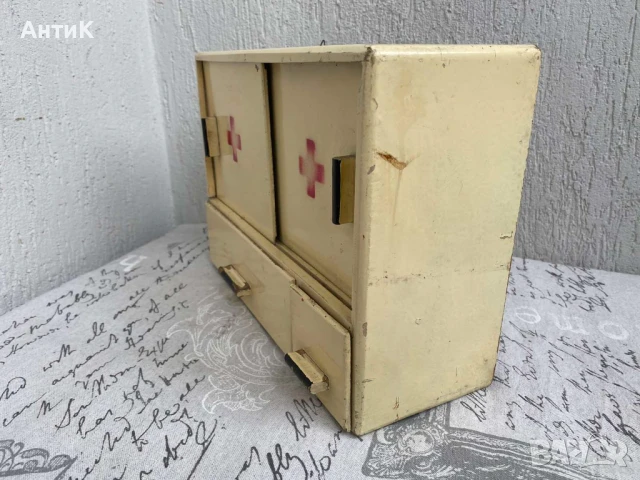 Стара Дървена Аптечка, снимка 5 - Антикварни и старинни предмети - 51049556