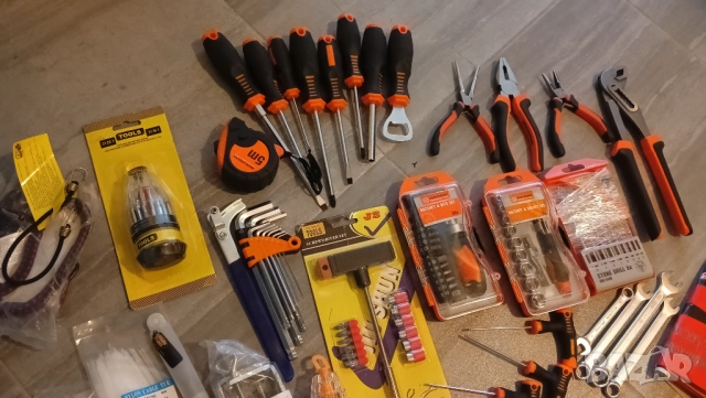 комплект инструменти отвертки клещи битове гаечен ключ гарги свредла скоби ролетка, снимка 8 - Други инструменти - 52687741