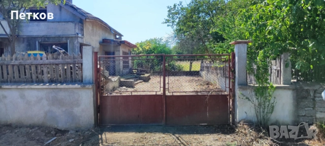 Продава парцел с двуетажна къща, снимка 3 - Парцели - 51443977