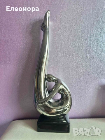 ефектна модерна статуетка , снимка 2 - Статуетки - 53868642