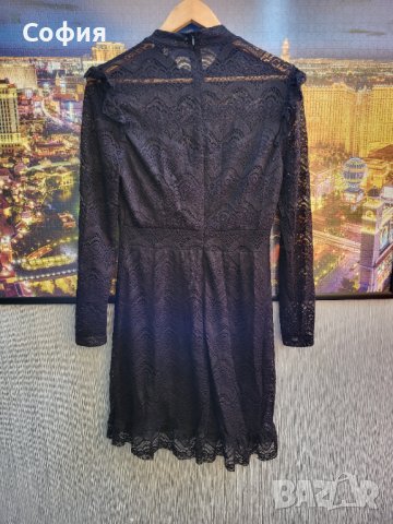 Малка черна рокля с дантела 
