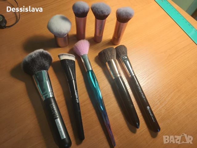 Четки за грим и стойки за бюти блендери, снимка 1