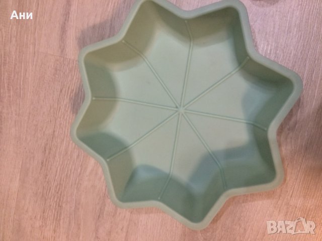 Големи силиконови форми за коледни торта,кекс или каквото ви хрумне,елха и снежинка.. , снимка 3 - Съдове за готвене - 38778411