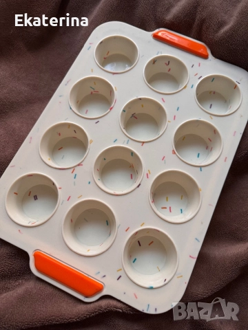 Силиконова форма/ тавичка за печене на мъфини, мини кексчета, бонбони и др.