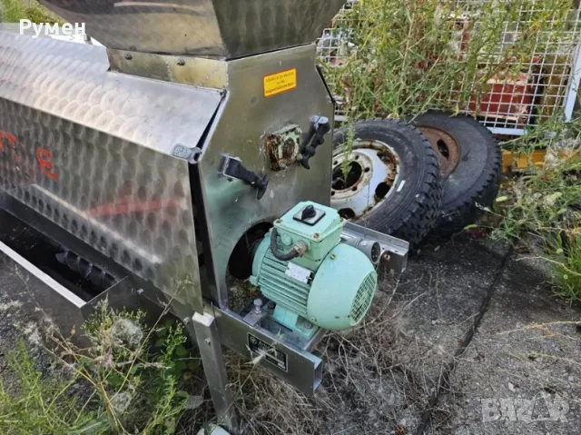Ронкачна машина за грозде 5тона на час, снимка 2 - Селскостопанска техника - 49990156