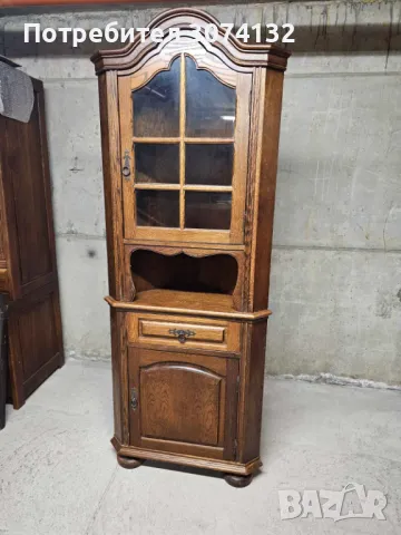 Масивна витрина за ъгъл (материал орех) 