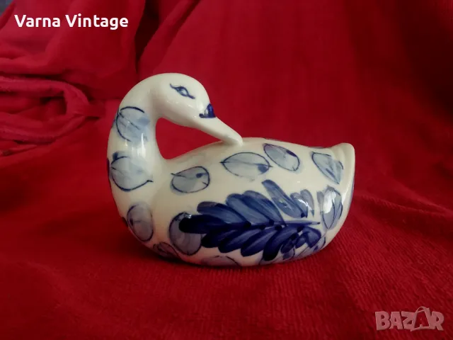 Красива старинна порцеланова статуетка Патица.