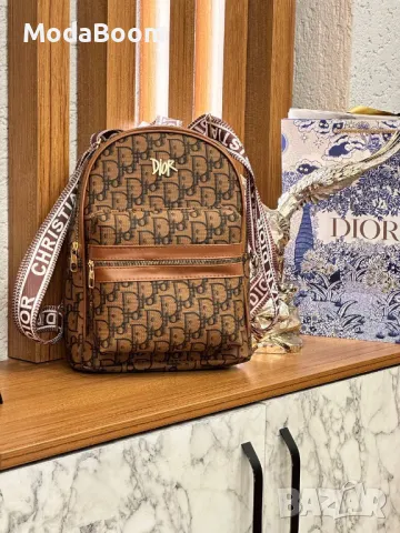 Christian Dior дамски раници Различни цветове , снимка 3 - Раници - 48948949