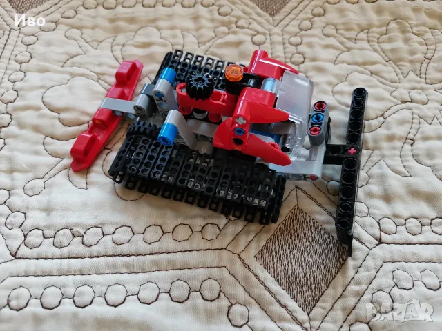 LEGO Technic Състезателен самолет - 42117 и LEGO Technic Ратрак - 42148., снимка 7 - Конструктори - 55898970