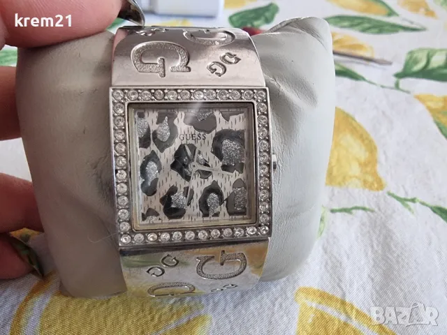 Guess дамски часовник тип гривна, снимка 11 - Дамски - 49585696