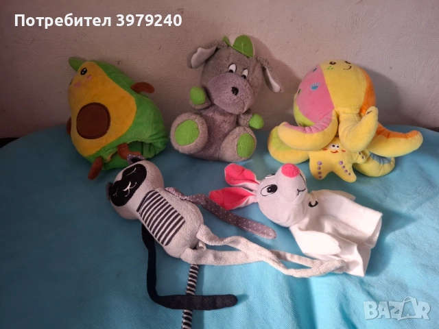 Сет от плюшени играчки едната е музикална