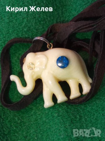 АРТ МЕДАЛЬОН СЛОНЧЕ от НАТУРАЛЕН КАМЪК МЛЕЧЕН БЯЛ ОПАЛ с БЯЛ и СИН ЦИРКОН с ШНУРЧЕ от ВЕЛУР 21417, снимка 13 - Колиета, медальони, синджири - 41483578