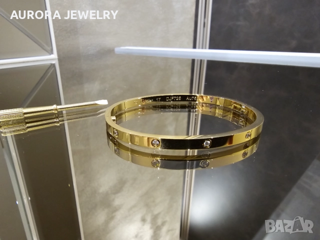 CARTIER Love Gold 10 Diamonds Small Model Гривна с Отверка, снимка 6 - Гривни - 52821378