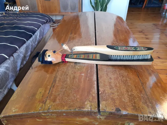 Стара четка,закачалка за четка 