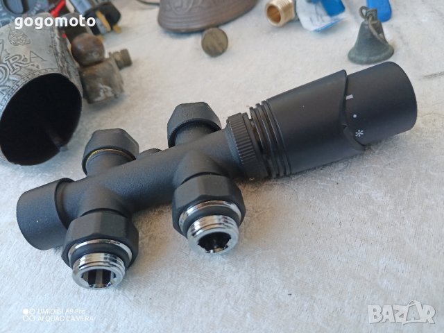 Термостатен радиаторен вентил за двутръбна инсталация 50мм с термоглава, ъглов с адаптор за ф16х2мм