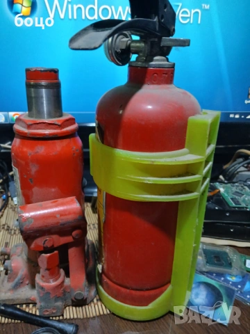 Продавам крик и пожарогасител за кола стари, снимка 2 - Аксесоари и консумативи - 53402502
