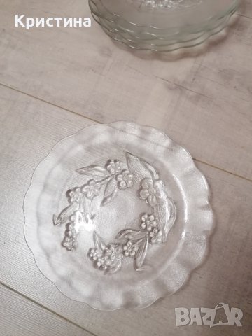 Малки стъклени сервизни чинии , снимка 1 - Чинии - 41579335