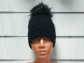 Нова дамска плетена шапка с помпон/пух в черен цвят, снимка 4