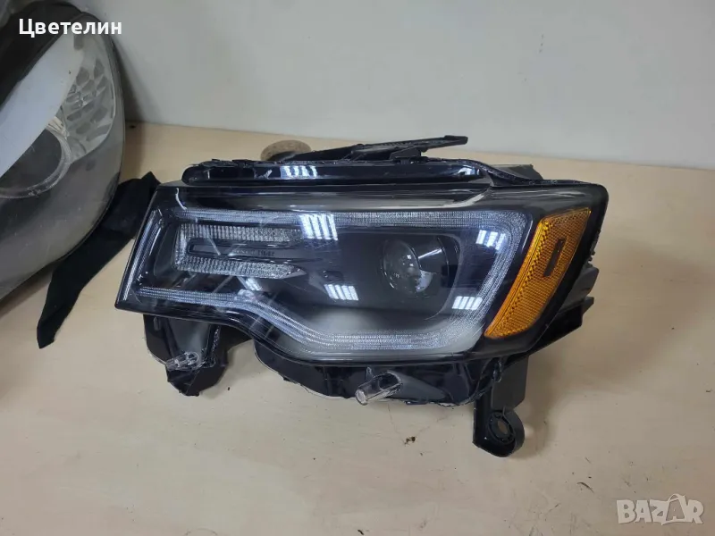 Ляв фар за Cherokee Wk2 USA lqv far чероки ксенон, снимка 1