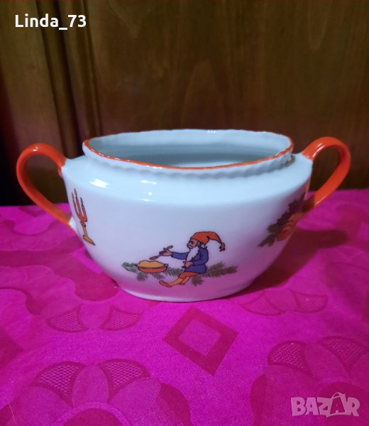 Купичка/сосиера с две дръжки и детски, коледен мотив от костен порцелан-"VICTORIA"-Чехословакия., снимка 1