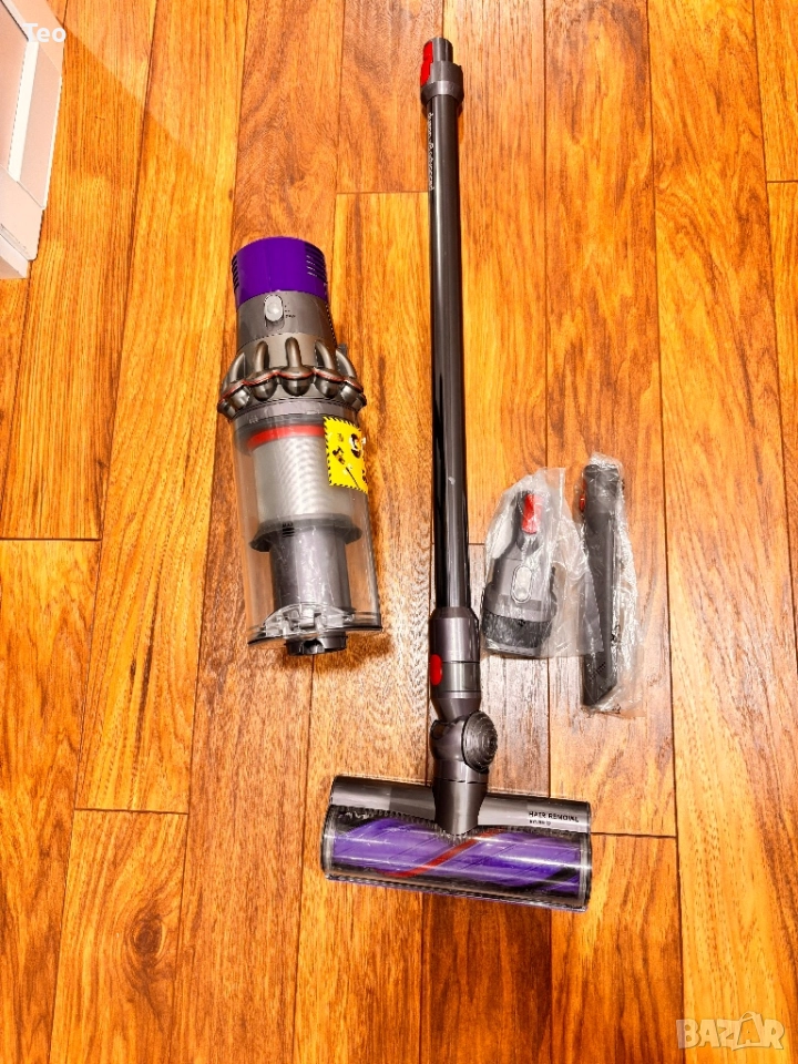 Dyson прахосмукачка V10 с нова батерия, снимка 1