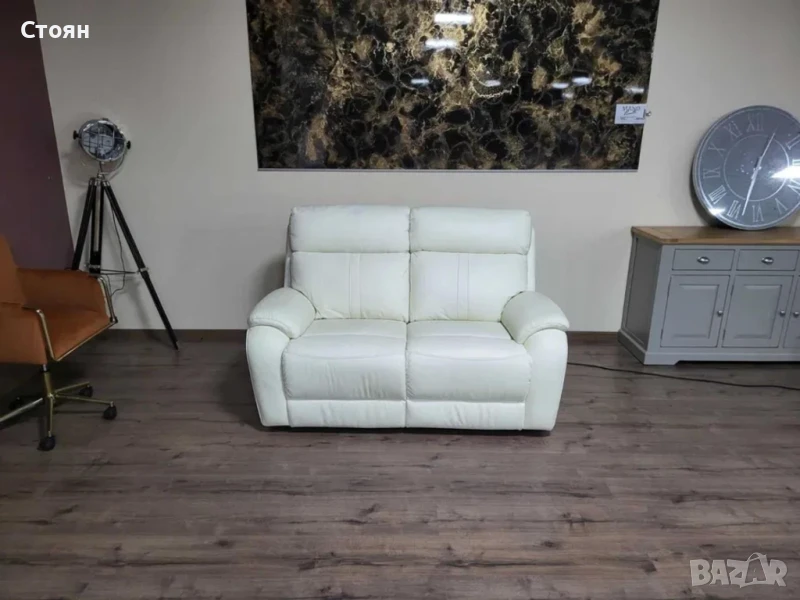 Бял кожен диван двойка La-z-boy с електрически релакс механизъм, снимка 1