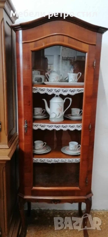 Невероятно красива барокова витрина с остъклена вратичка и елегантно извити крака. , снимка 10 - Секции и витрини - 53380713