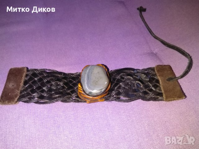 Гривна ръчна изработка естествена кожа 185х40 мм с камък нефрит 41х29х12мм за късмет, снимка 3 - Гривни - 44202031