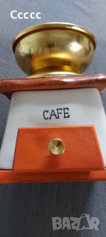 Ретро механична мелничка за кафе  порцелан, снимка 1 - Други ценни предмети - 39296020